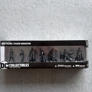 NEW DC Collectibles Batman Black & White Mini Figure 7 Pack, Series 1